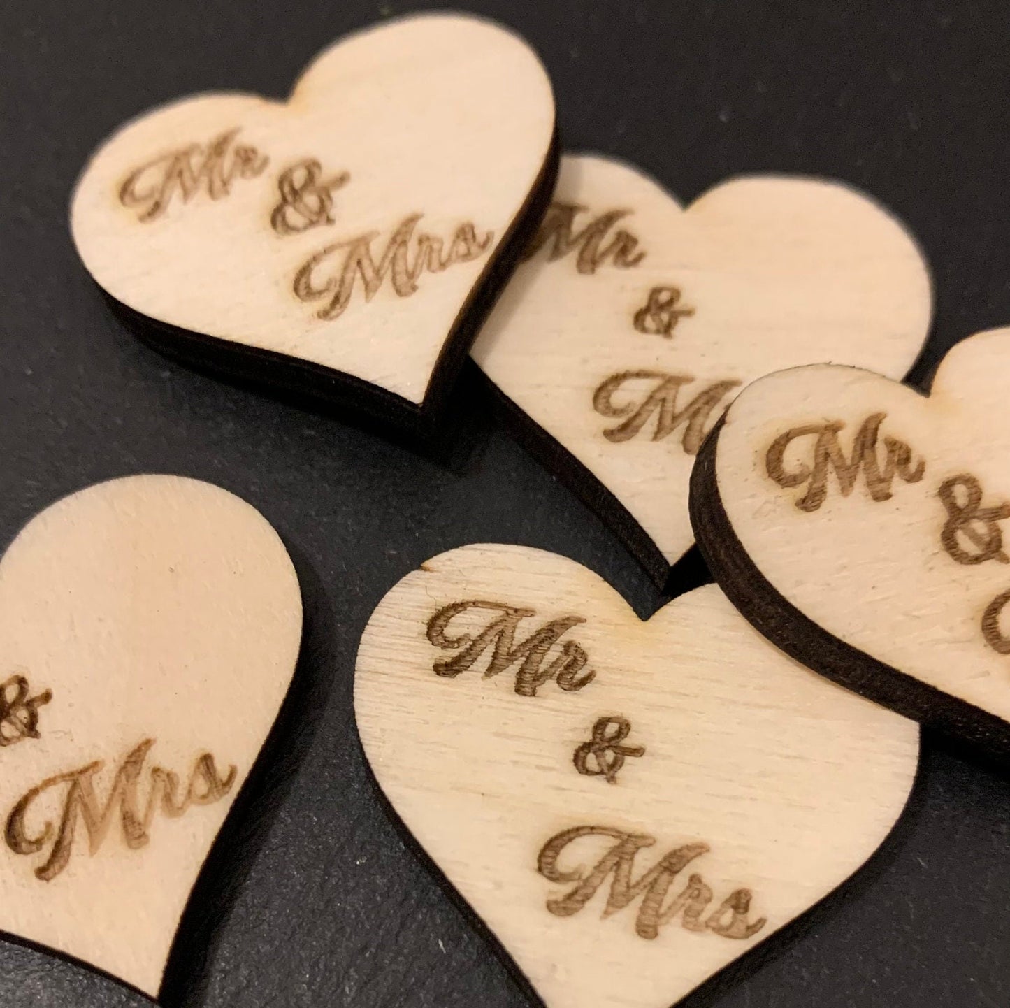 Hochzeits Deko Mr & Mrs Herzchen Streudeko ca 3cm
