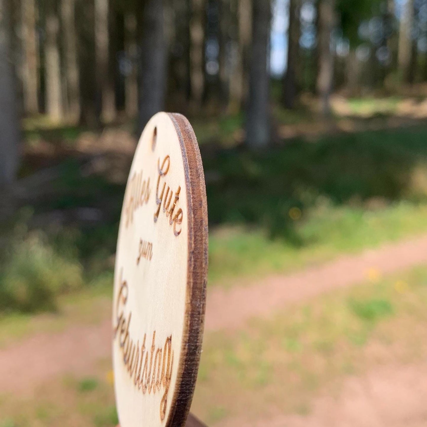 Anhänger für Geschenk Taufe Hochzeit Geburtstag Muttertag Vatertag. Holzscheibe mit Gravur & Personalisierung. 4mm Dick. 40 oder 68mm durchm