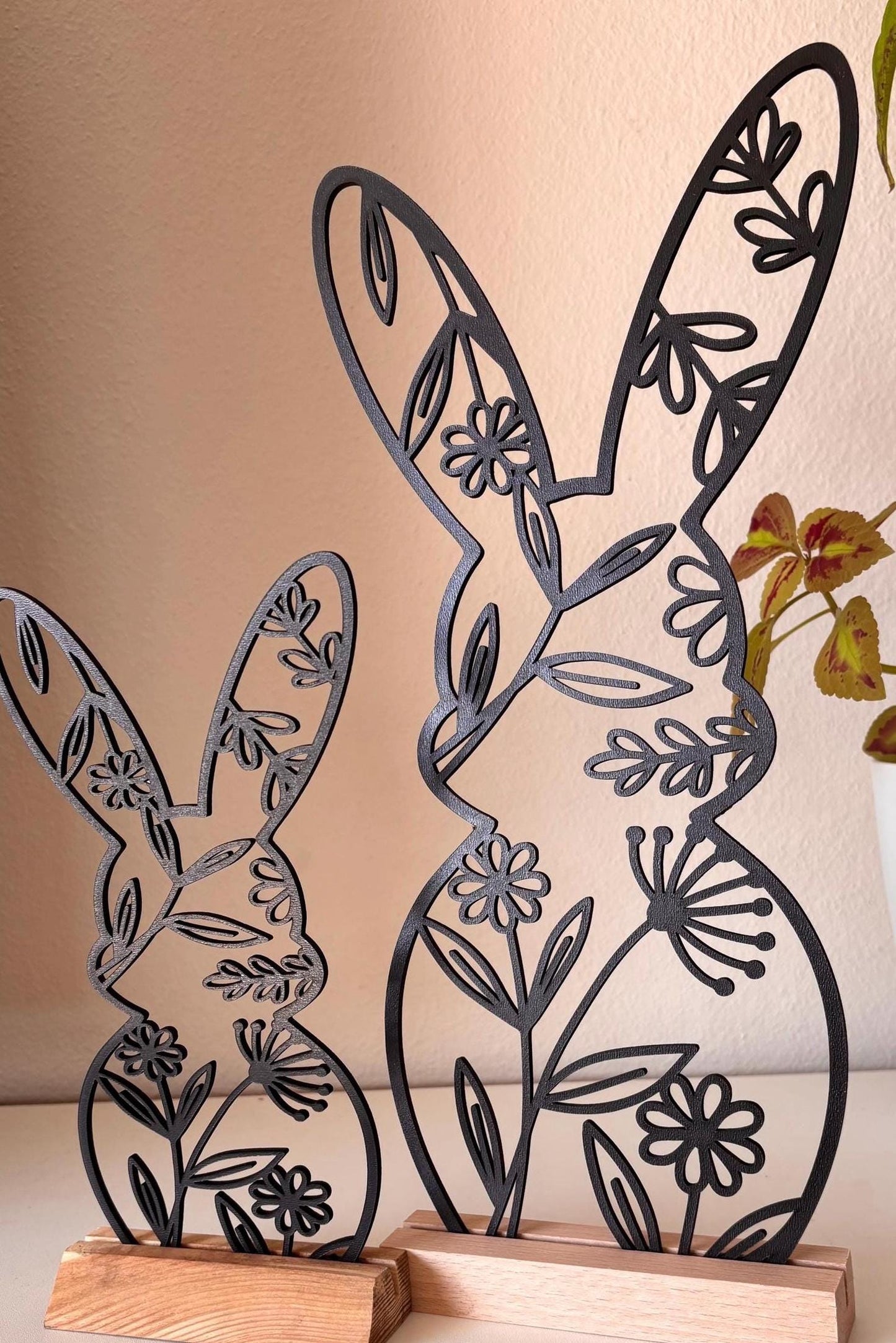 Aufsteller Ostern Osterhase mit Blumen im Modernen Design inkl. Holzklötzchen zum Hinstellen