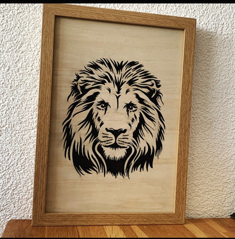 Löwe Bild mit Rahmen Lasercut aus Holz