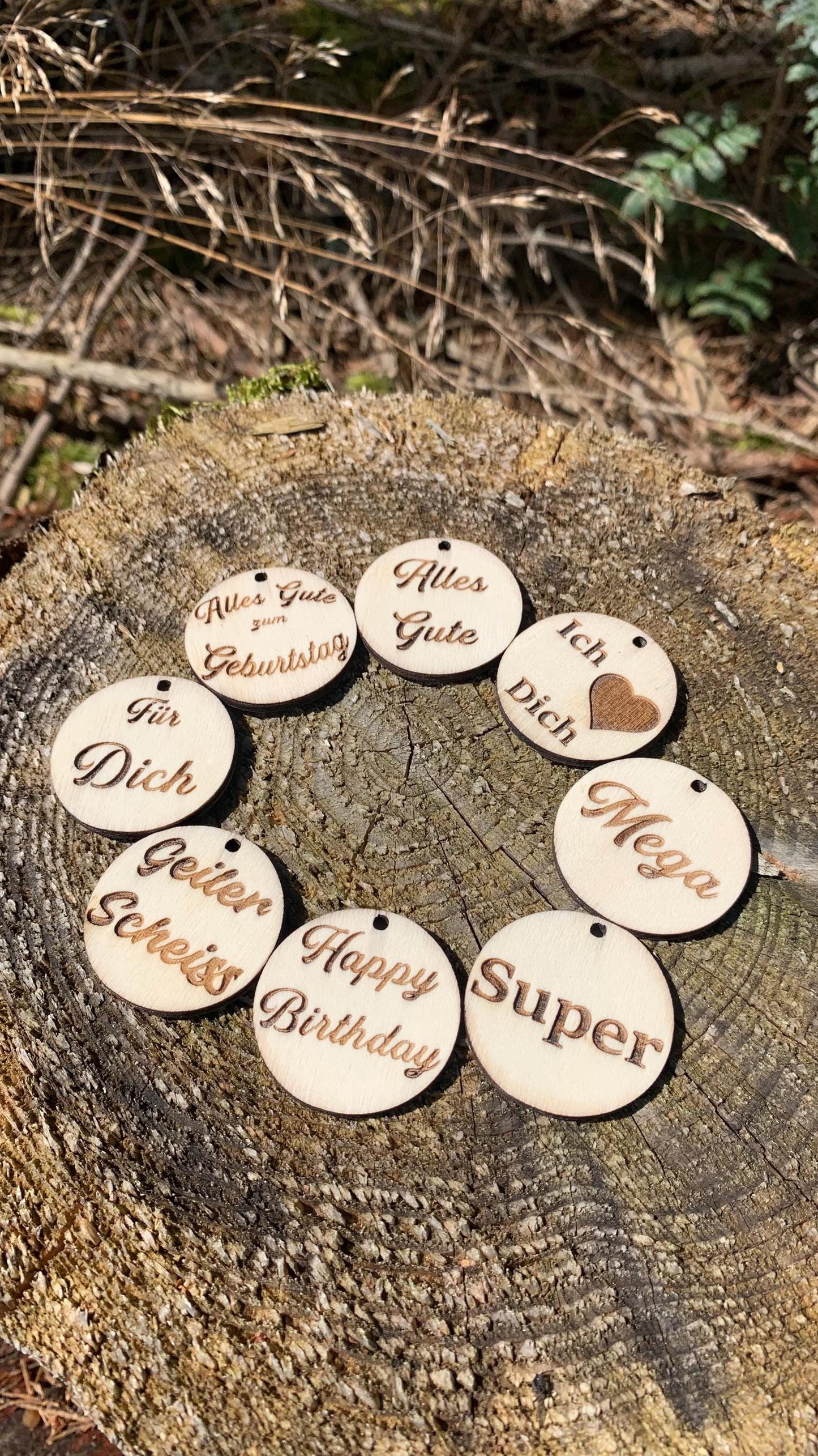 Anhänger für Geschenk Taufe Hochzeit Geburtstag Muttertag Vatertag. Holzscheibe mit Gravur & Personalisierung. 4mm Dick. 40 oder 68mm durchm