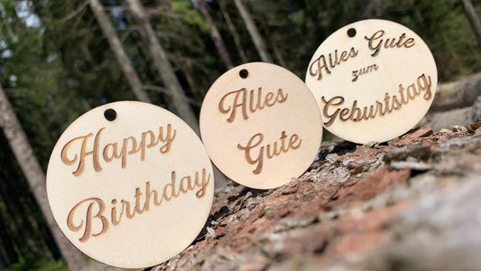 Anhänger für Geschenk Taufe Hochzeit Geburtstag Muttertag Vatertag. Holzscheibe mit Gravur & Personalisierung. 4mm Dick. 40 oder 68mm durchm