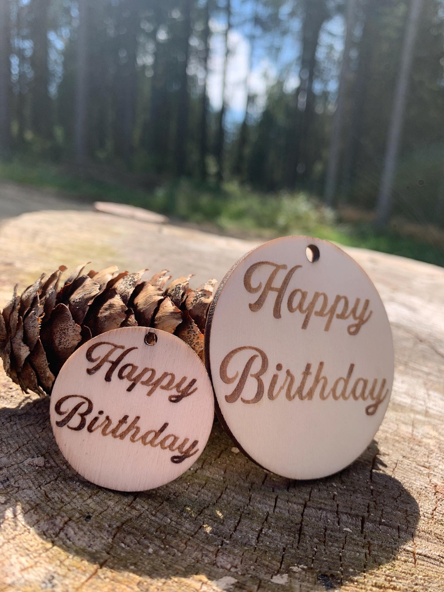 Anhänger für Geschenk Taufe Hochzeit Geburtstag Muttertag Vatertag. Holzscheibe mit Gravur & Personalisierung. 4mm Dick. 40 oder 68mm durchm