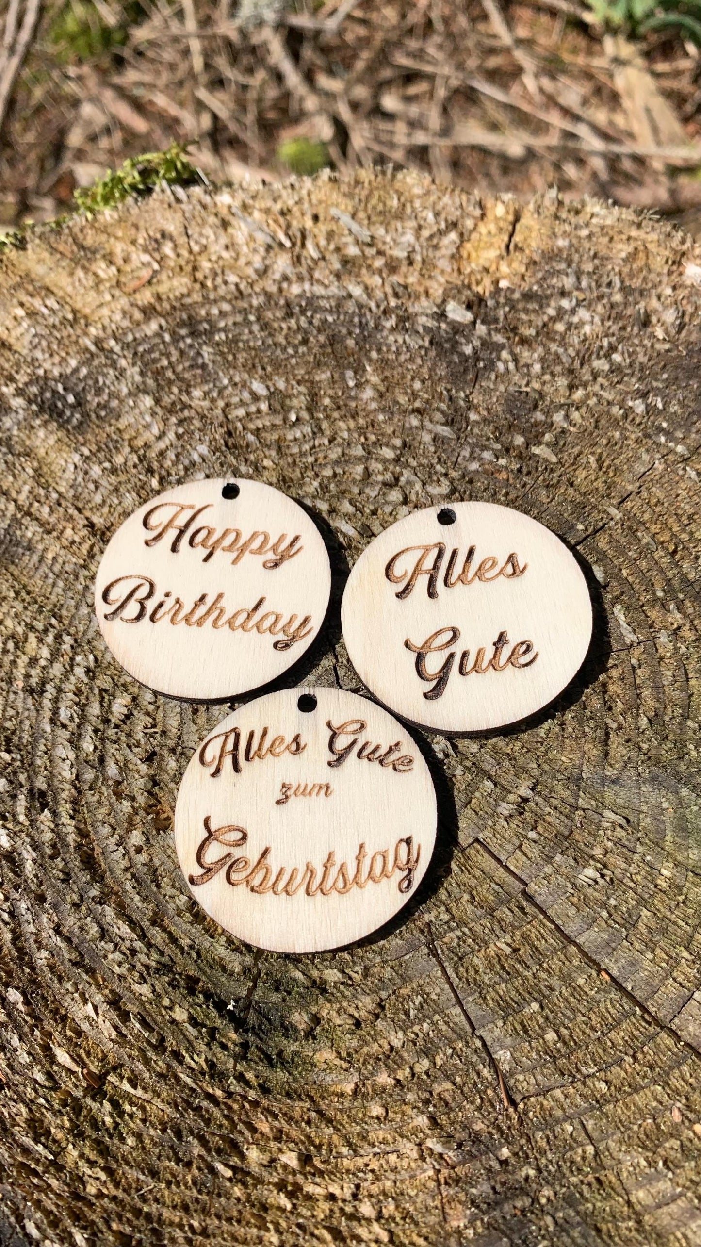 Anhänger für Geschenk Taufe Hochzeit Geburtstag Muttertag Vatertag. Holzscheibe mit Gravur & Personalisierung. 4mm Dick. 40 oder 68mm durchm