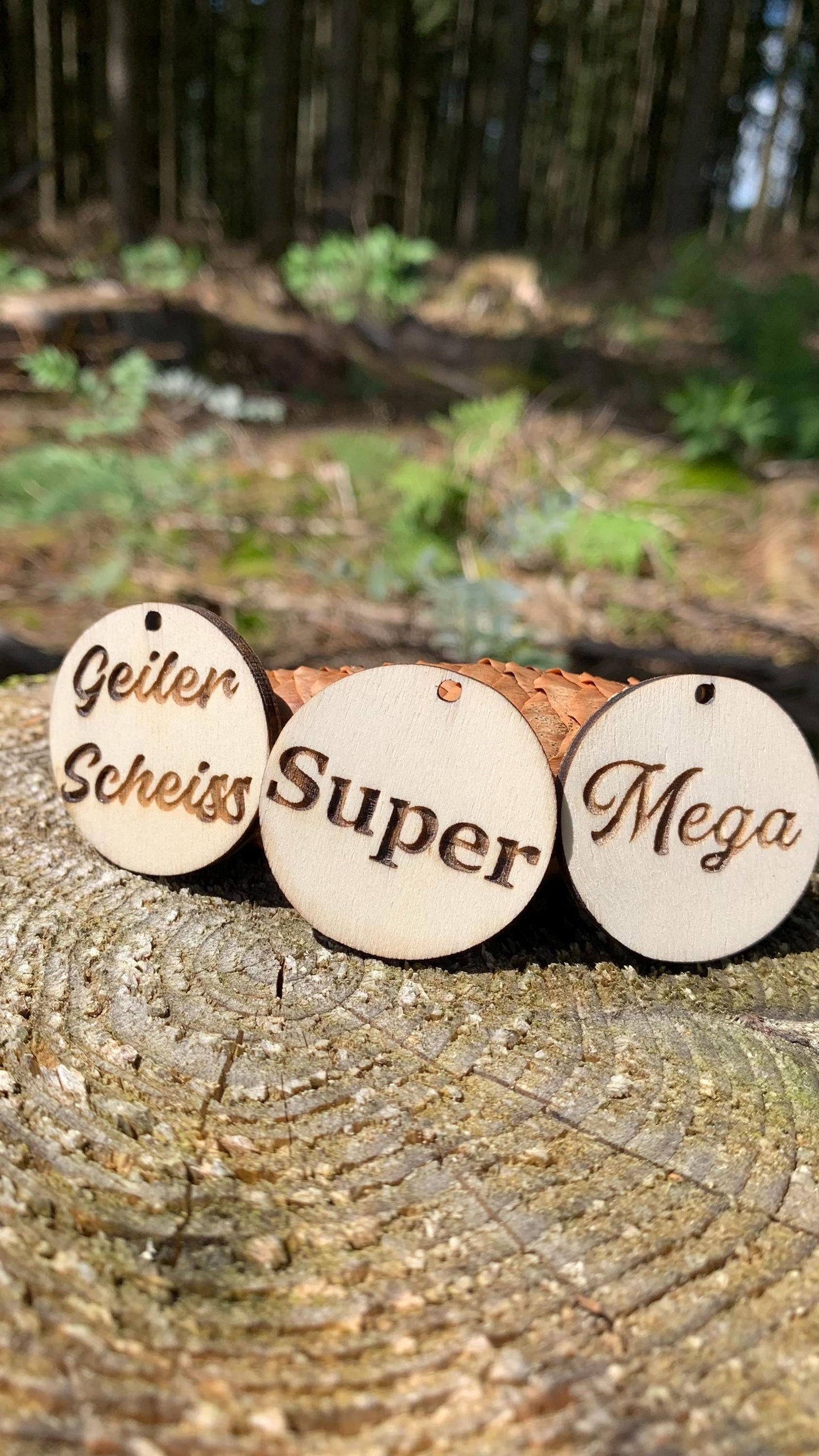 Anhänger für Geschenk Taufe Hochzeit Geburtstag Muttertag Vatertag. Holzscheibe mit Gravur & Personalisierung. 4mm Dick. 40 oder 68mm durchm