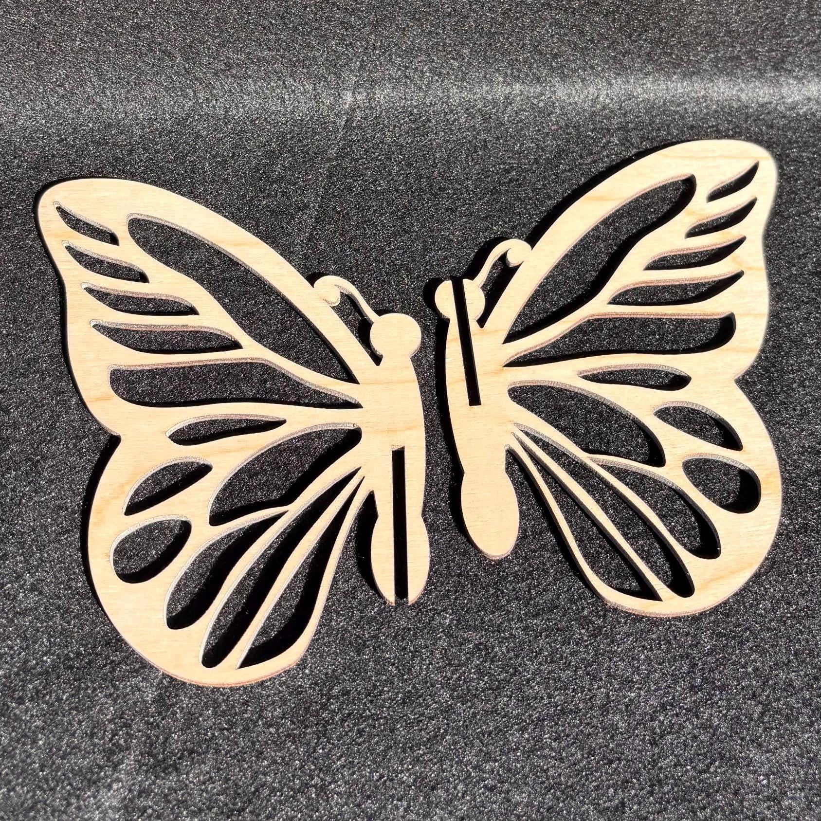 Schmetterling aus Holz. Willkommen Frühling und Sommer. Schöne 15cm große Schmetterlinge zum zusammen stecken aus Holz.