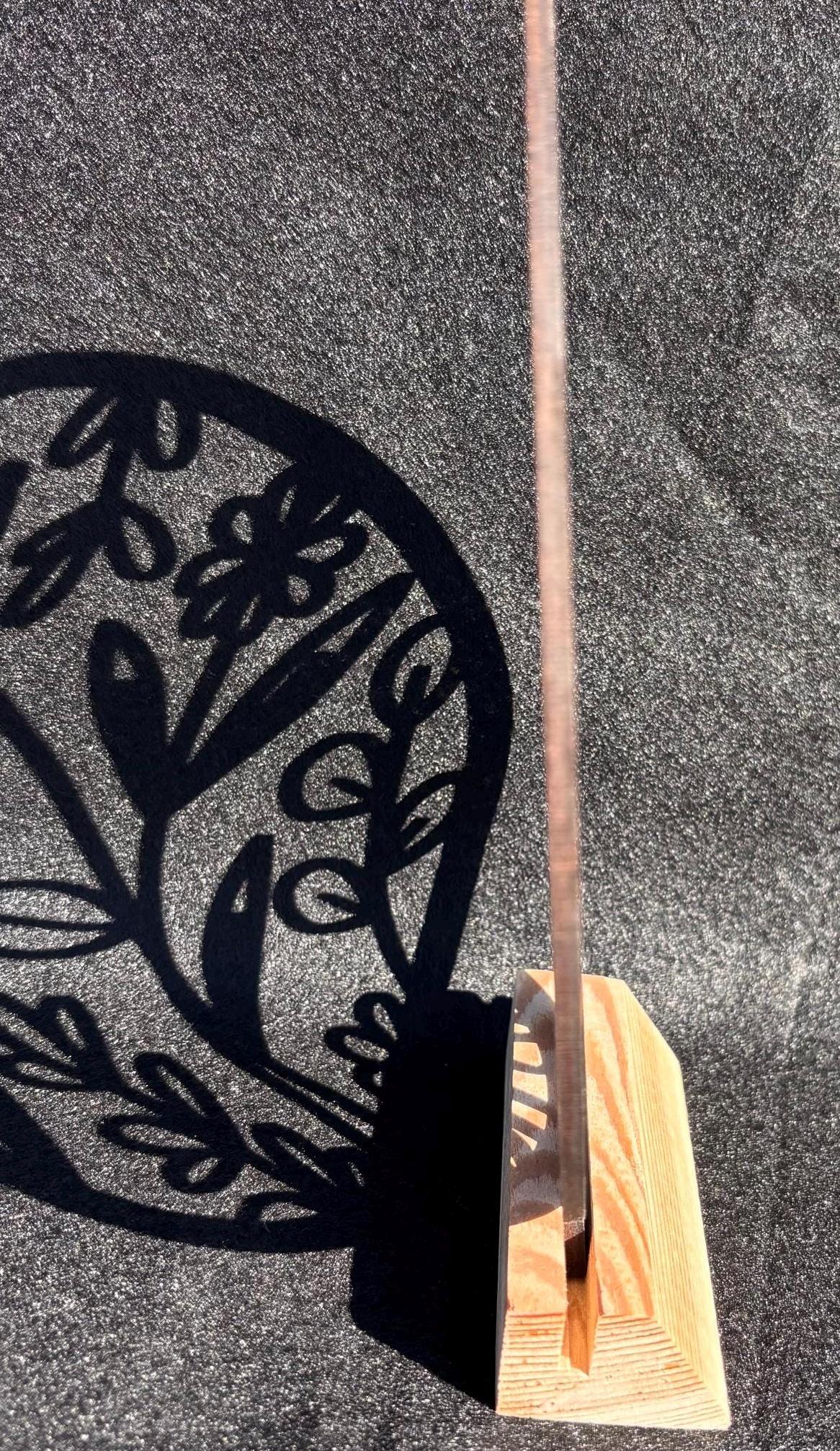 Aufsteller für Ostern. Osterei mit Blumen im Modernen Design inkl. Holzklötzchen zum Hinstellen