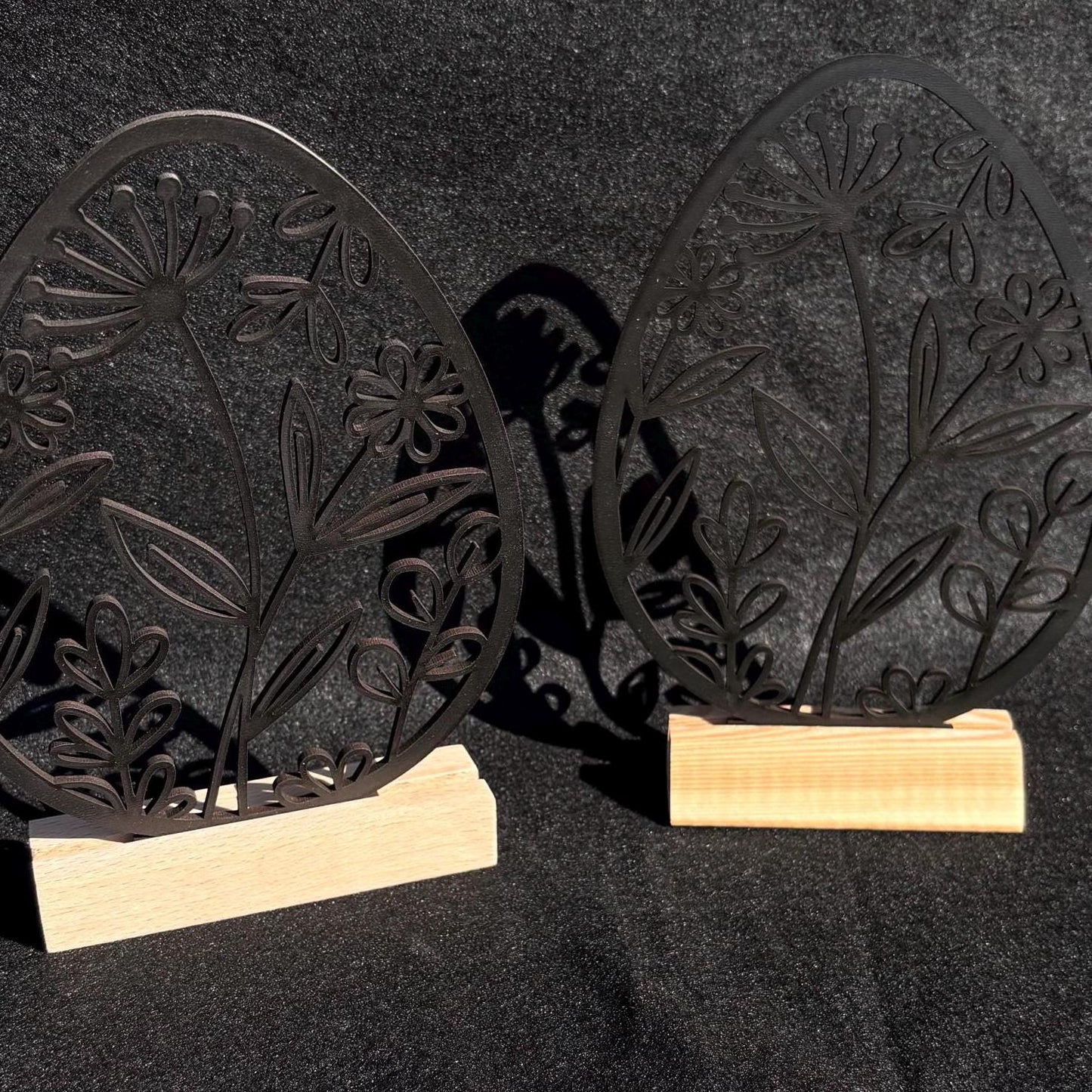 Aufsteller für Ostern. Osterei mit Blumen im Modernen Design inkl. Holzklötzchen zum Hinstellen