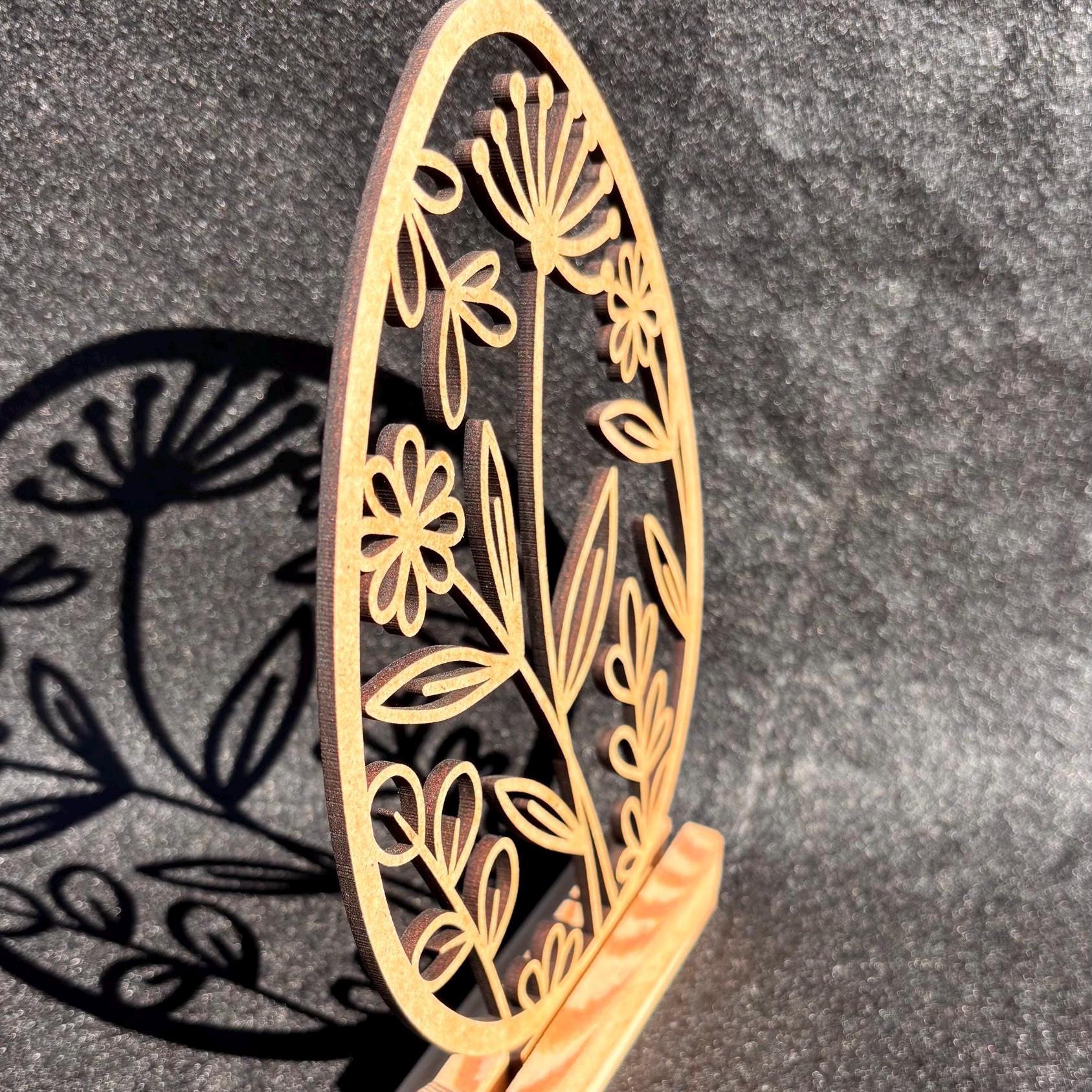 Aufsteller für Ostern. Osterei mit Blumen im Modernen Design inkl. Holzklötzchen zum Hinstellen