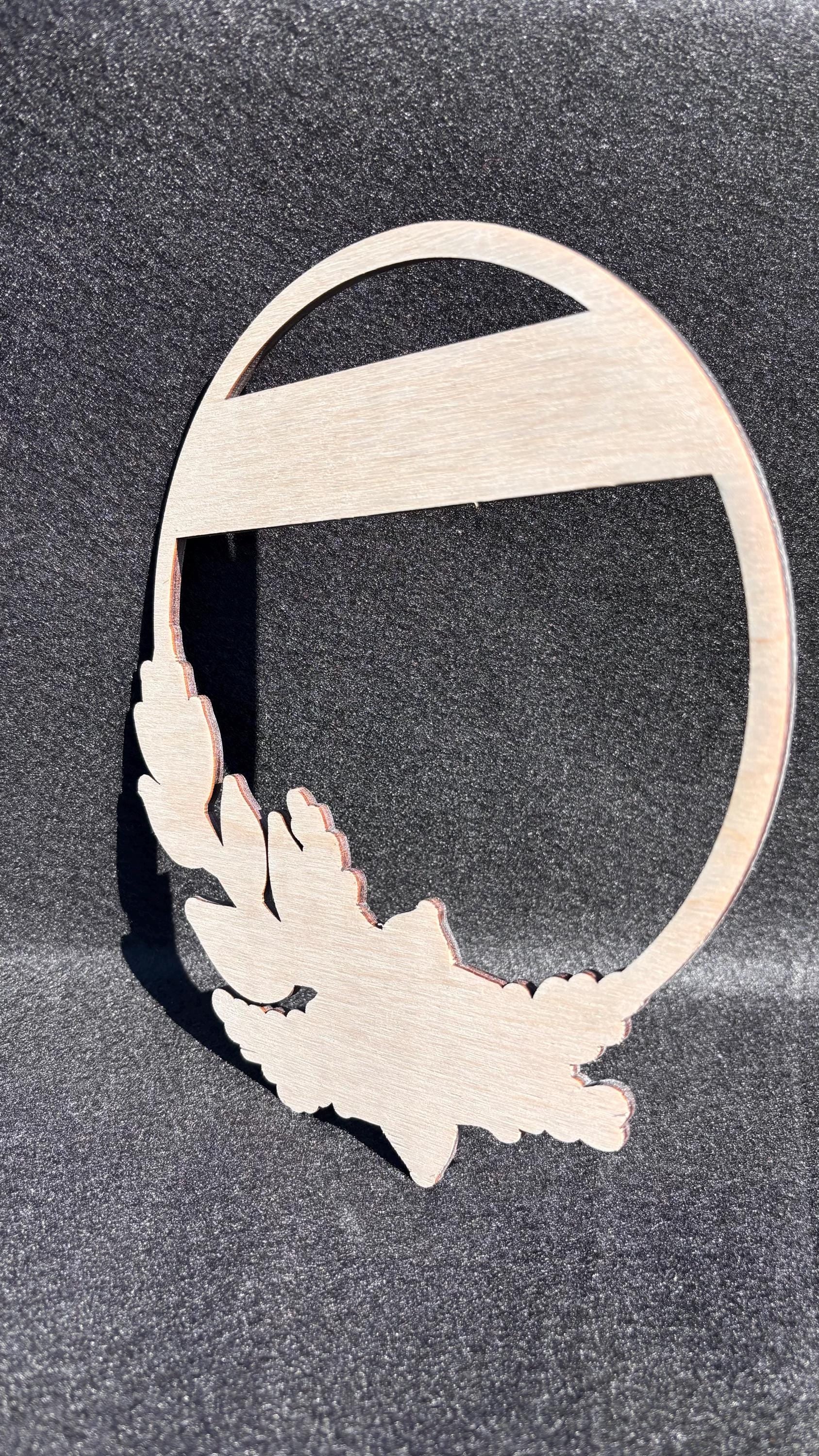 Tauf Kranz aus Holz mit schönem Blumenmotiv kann auch Personalisiert werden mit Namen oder Datum